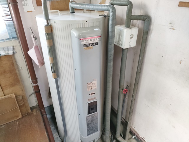 電気温水施工前