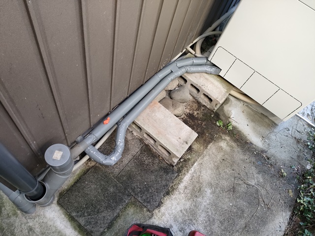 愛西市 エコキュート新設工事 配管工事中