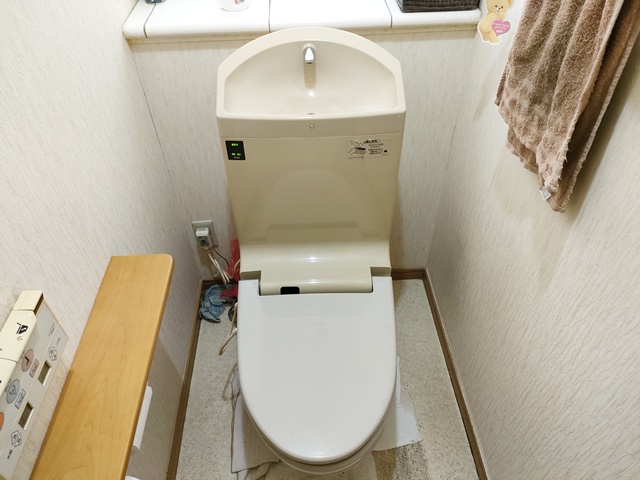 豊川市 トイレ交換工事 施工前
