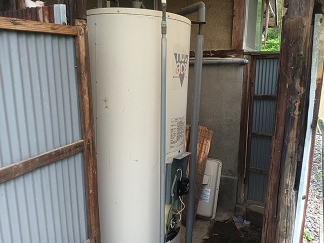 亀山市 電気温水器交換工事 施工前