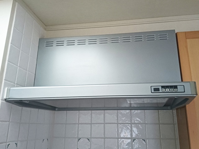大垣市 レンジフード交換工事 施工前の様子